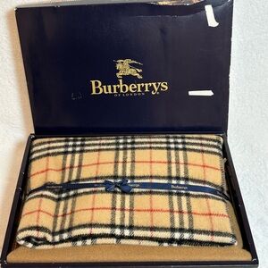 ✨ Burberrys of London Classic Check Wool Blanket – Gift Set – Made in Japan ✨